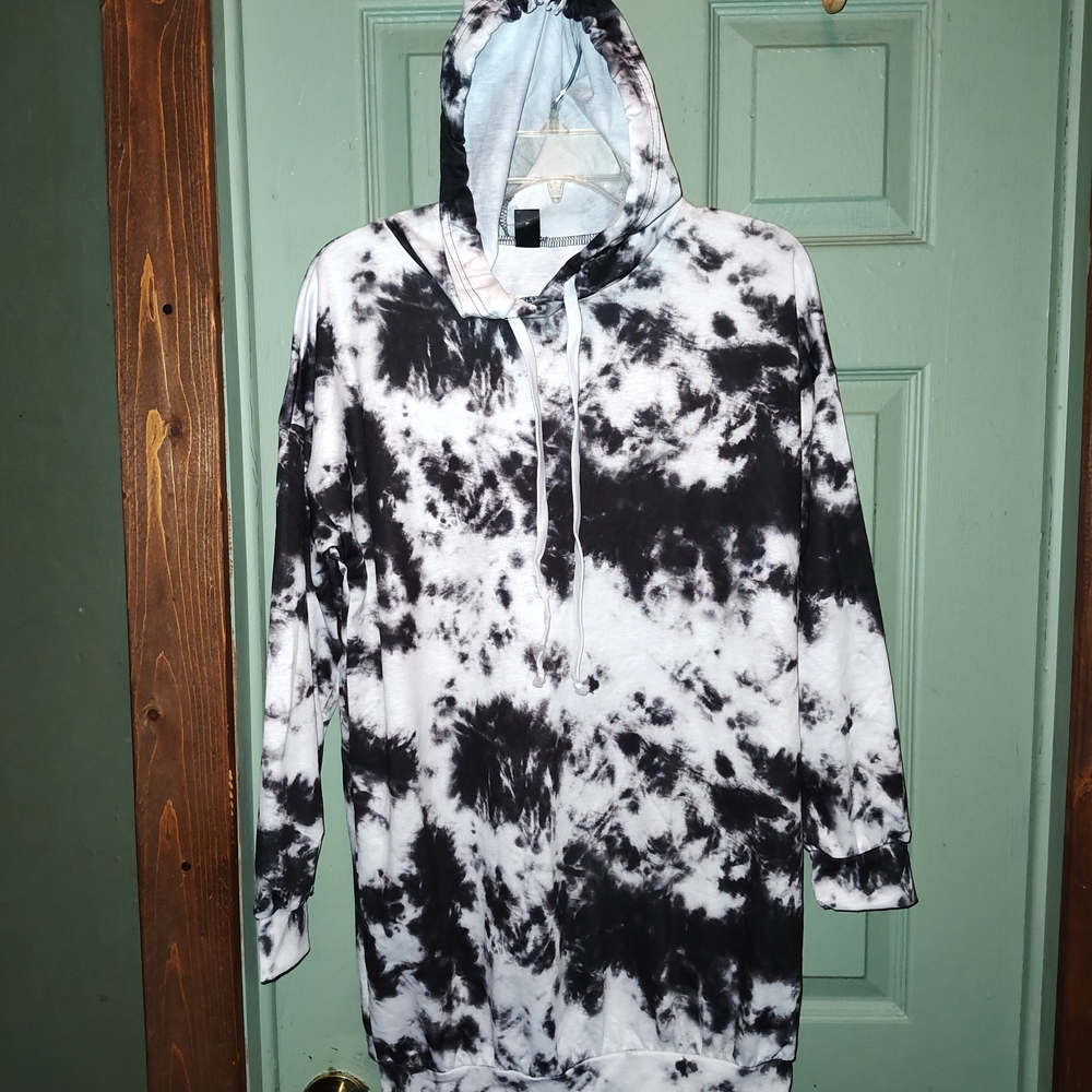 Black and White Tie-Dye Hoodie Dress